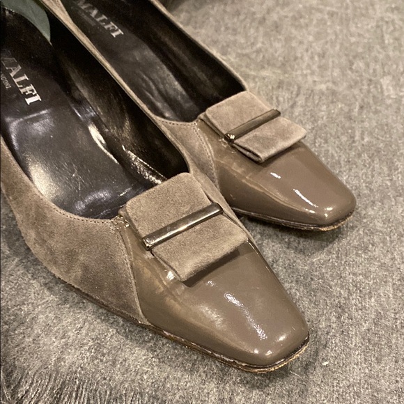 Amalfi by Ragoni, made in Italy - Taupe Suede and Leather Pumps. Elegant - Picture 5 of 5